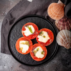 Рулет из нерки с брокколи и моцареллой
